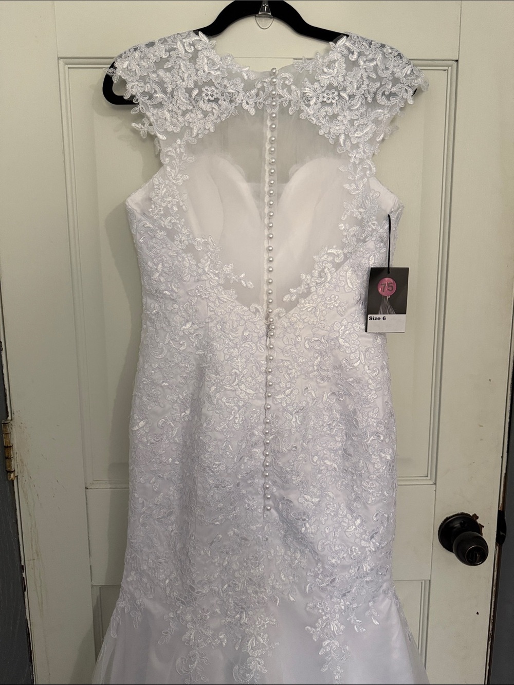 Ivory Lace Mermaid Wedding Dress with Floral Appliqué - Picture 13 of 16